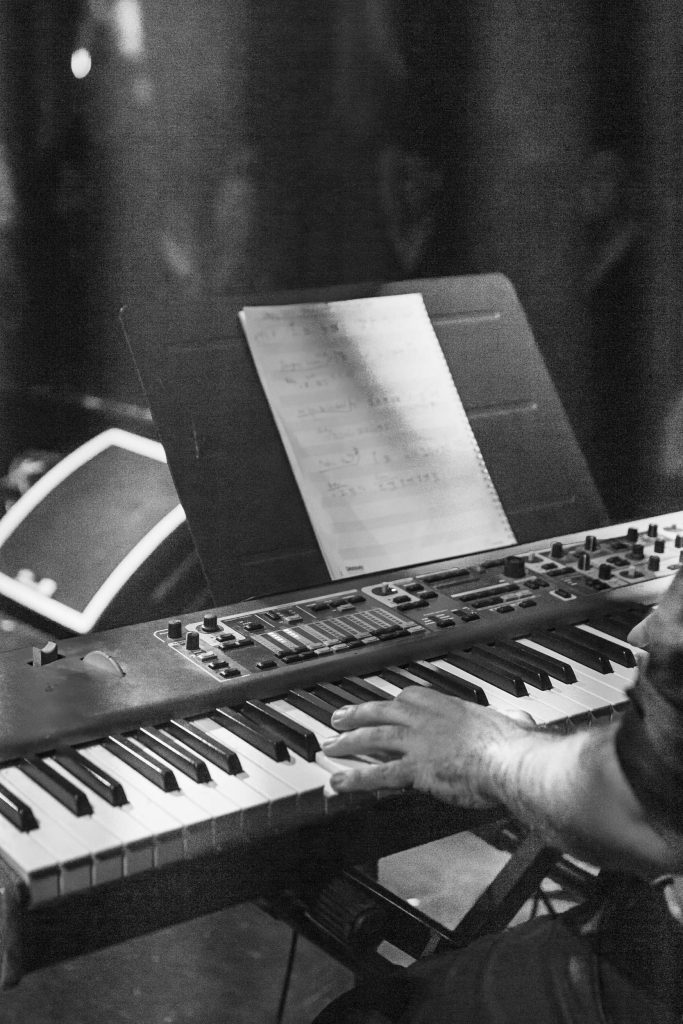 Seán Barna and company performing at Brooklyn Made NYC for Hearts & Minds & Crooked Beats album release. Photography by Leyda Luz.